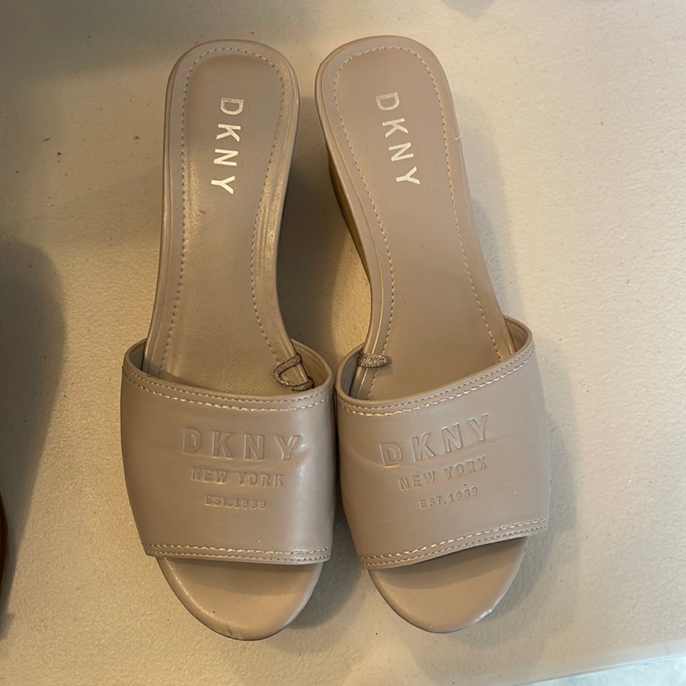 DKNY SHOES